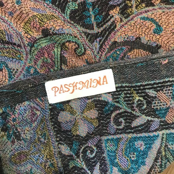 Beautiful Cashmere Pashmina wrap large size 68" length x 26" width - Picture 3 of 4